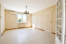 Saint-Seurin-sur-l'Isle : maison  99 m² + dépendances sur 6660 m² de terrain 