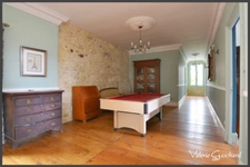 Chartreuse 250 m² + 400 m² de dépendances et 6 ha de terrain 