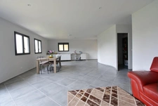 SAINT MEDARD DE GUIZIERES (33) Maison  de 2025 de 112 M² + garage 