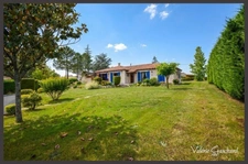 MONTPON-MÉNESTEROL - Maison de plain pied de 3 chambres, double garage et jardin de 3700 m² 