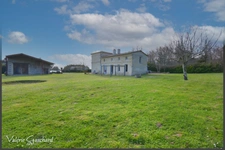 Maison en pierre 4 chambres dépendances  et terrain de plus de 2ha