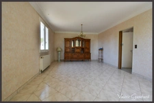 Saint seurin sur l'isle -Maison 4 chambres + sous sol total, grange et terrain 