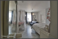 Propriété de 320 m², piscine, garage et deux logements indépendants loués