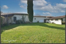 Propriété de 320 m², piscine, garage et deux logements indépendants loués