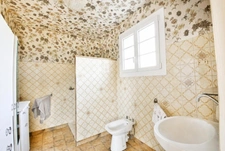 MUSSIDAN – Ensembles immobilier rare : Maison en pierre 103 m² de plain-pied + Plus de 200 m² d'ateliers et dépendances sur cour intérieure !