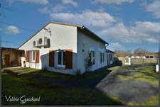 Maison 102 m² ( 3 chambres), nombreuses dépendances et terrain 2200 m²