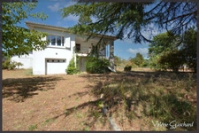 Saint seurin sur l'isle -Maison 4 chambres + sous sol total, grange et terrain 