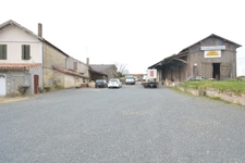 Ancien bar et hôtel proche de Coutras avec  gros potentiel de création de logements