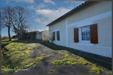 Maison 102 m² ( 3 chambres), nombreuses dépendances et terrain 2200 m²
