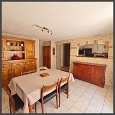 Domaine avec gîtes à vendre – 3 maisons, 2 piscines, nature et calme –6600 m² de terrain - Dordogne