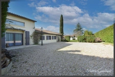 Propriété de 320 m², piscine, garage et deux logements indépendants loués