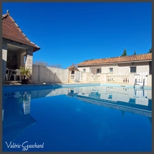 Domaine avec gîtes à vendre – 3 maisons, 2 piscines, nature et calme –6600 m² de terrain - Dordogne