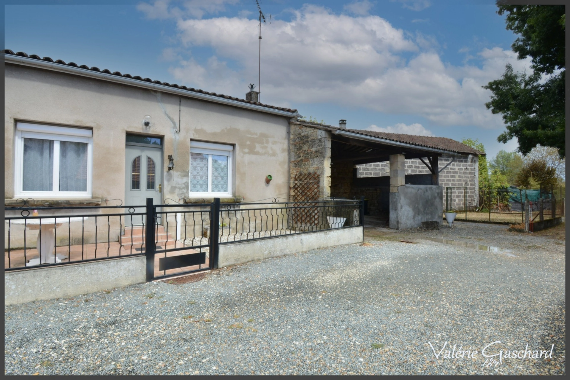 Maison 2 pièces 56 m² · à Saint Seurin sur l'Isle · 56 m² · 88 000 €