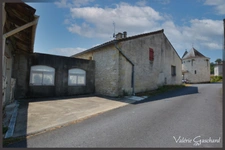 Ancien corps de ferme en pierre  235 m² avec dépendances à SAINT ANTOINE DE BREUILH 