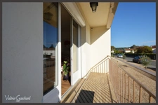 Pineuilh – Appartement T3 rénové 62 m², balcon, tout à pied