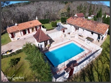 Domaine avec gîtes à vendre – 3 maisons, 2 piscines, nature et calme –6600 m² de terrain - Dordogne