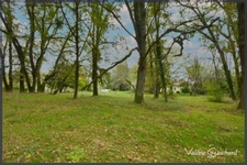 Chartreuse 250 m² + 400 m² de dépendances et 6 ha de terrain 