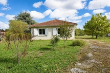 Saint-Seurin-sur-l'Isle : maison  99 m² + dépendances sur 6660 m² de terrain 