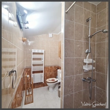 Domaine avec gîtes à vendre – 3 maisons, 2 piscines, nature et calme –6600 m² de terrain - Dordogne