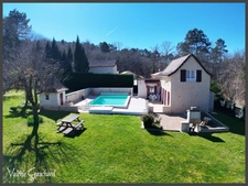 Domaine avec gîtes à vendre – 3 maisons, 2 piscines, nature et calme –6600 m² de terrain - Dordogne