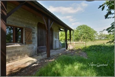 Proche St Seurin sur l'Isle Maison 5 chambres + bureau , dépendances et grand terrain 