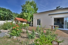 Minzac (Dordogne) maison plain pied 3  chambres + garage et jardin