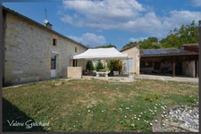 Ancien corps de ferme en pierre  235 m² avec dépendances à SAINT ANTOINE DE BREUILH 