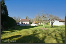 Domaine avec gîtes à vendre – 3 maisons, 2 piscines, nature et calme –6600 m² de terrain - Dordogne