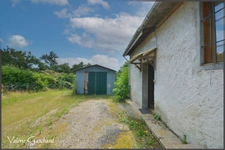 Proche st Seurin sur l'isle maison 5 pièces + garage, atelier et hangar sur 7445 m² de terrain 