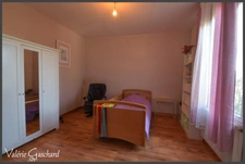 Propriété de 320 m², piscine, garage et deux logements indépendants loués