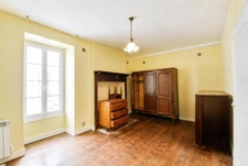 MUSSIDAN – Ensembles immobilier rare : Maison en pierre 103 m² de plain-pied + Plus de 200 m² d'ateliers et dépendances sur cour intérieure !