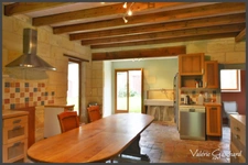 Chartreuse 250 m² + 400 m² de dépendances et 6 ha de terrain 