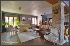 Propriété de 320 m², piscine, garage et deux logements indépendants loués