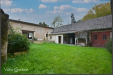 Chartreuse 250 m² + 400 m² de dépendances et 6 ha de terrain 