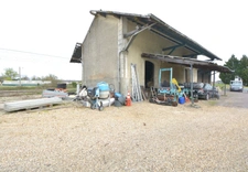 Ancien bar et hôtel proche de Coutras avec  gros potentiel de création de logements