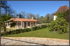 Domaine avec gîtes à vendre – 3 maisons, 2 piscines, nature et calme –6600 m² de terrain - Dordogne