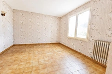 Saint-Seurin-sur-l'Isle : maison  99 m² + dépendances sur 6660 m² de terrain 