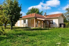 Saint-Seurin-sur-l'Isle : maison  99 m² + dépendances sur 6660 m² de terrain 