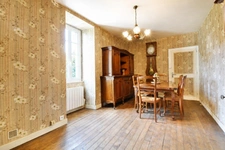 MUSSIDAN – Ensembles immobilier rare : Maison en pierre 103 m² de plain-pied + Plus de 200 m² d'ateliers et dépendances sur cour intérieure !