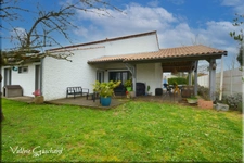 Leognan ( Gironde) 10 km de Bordeaux 135 m² ( 4 chambres)