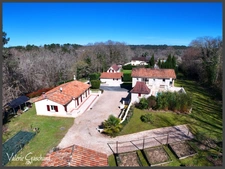 Domaine avec gîtes à vendre – 3 maisons, 2 piscines, nature et calme –6600 m² de terrain - Dordogne