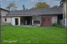 Chartreuse 250 m² + 400 m² de dépendances et 6 ha de terrain 