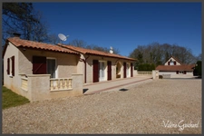 Domaine avec gîtes à vendre – 3 maisons, 2 piscines, nature et calme –6600 m² de terrain - Dordogne