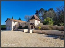 Domaine avec gîtes à vendre – 3 maisons, 2 piscines, nature et calme –6600 m² de terrain - Dordogne