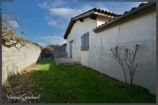 Propriété de 320 m², piscine, garage et deux logements indépendants loués