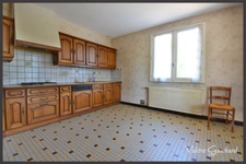 Saint seurin sur l'isle -Maison 4 chambres + sous sol total, grange et terrain 