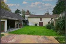 Chartreuse 250 m² + 400 m² de dépendances et 6 ha de terrain 