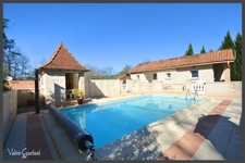 Domaine avec gîtes à vendre – 3 maisons, 2 piscines, nature et calme –6600 m² de terrain - Dordogne