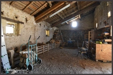Ancien corps de ferme en pierre  235 m² avec dépendances à SAINT ANTOINE DE BREUILH 