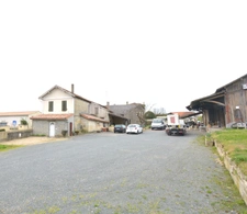 Ancien bar et hôtel proche de Coutras avec  gros potentiel de création de logements